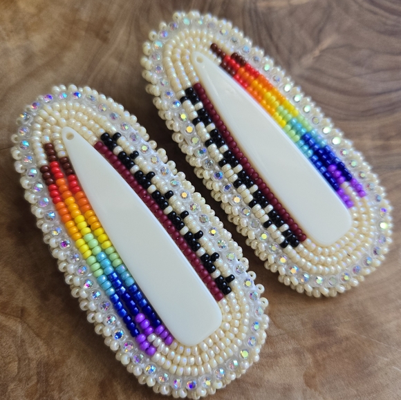 Handmade Navajo beaded pow wow earrings, rainbow & basket design - Picture 5 of 12